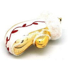 Игрушка пластиковая варежки золотые с орнаментом 